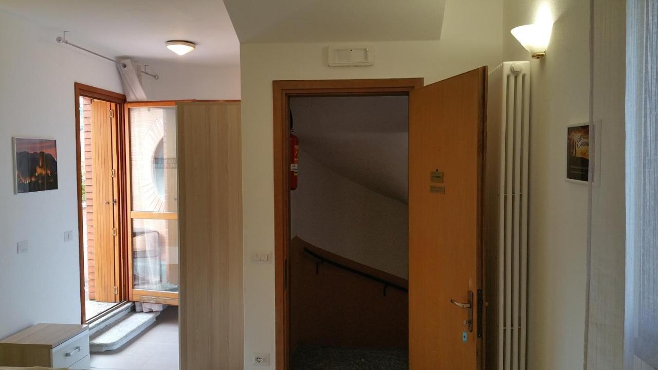 Ostello Casa Emmaus Maccagno Eksteriør billede
